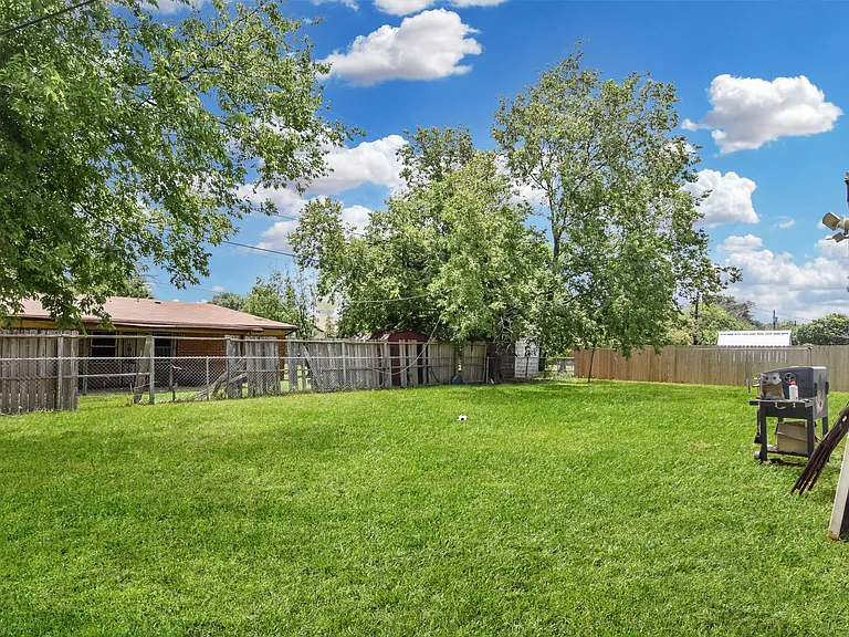 1804 Ruiz Dr — Photo 18