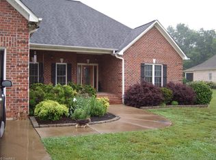 253 Copperfield Ln, Lexington, NC 27292