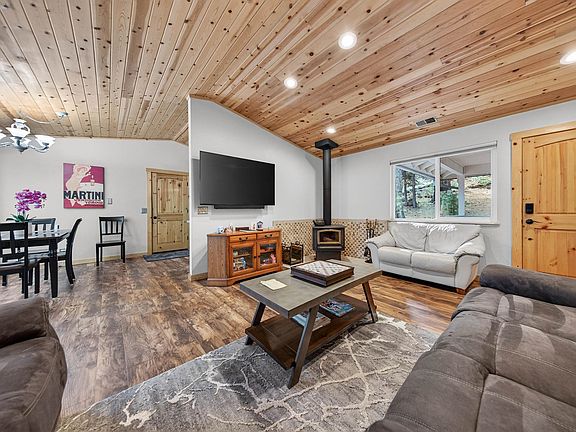 4th image of 718 Timber Ridge Rd