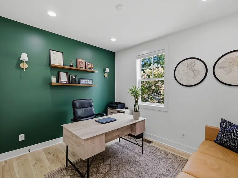 211B Queen Ave — Photo 16
