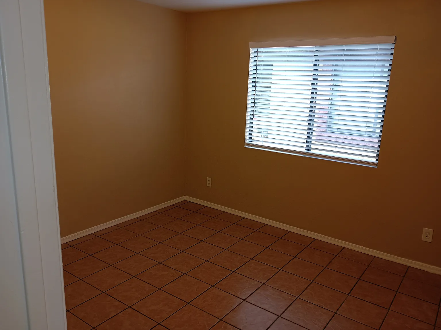 176 E Pastime Rd — Photo 2