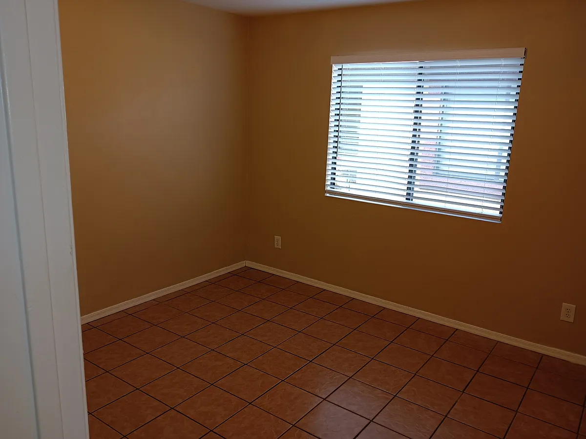 Building Photo - 176 E Pastime Rd #2