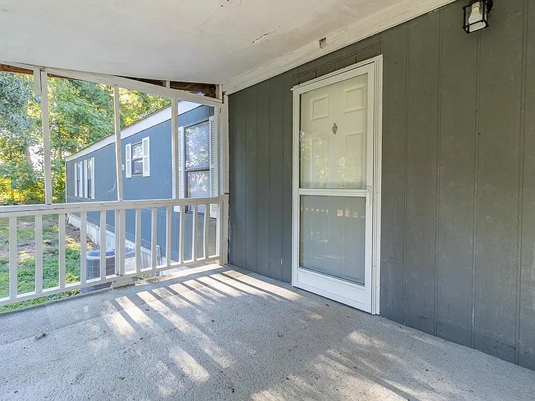1101 Fashion Ln — Photo 4