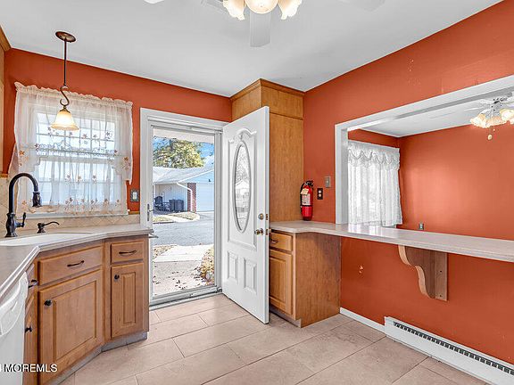 2nd image of 963 Argyll Circle #A