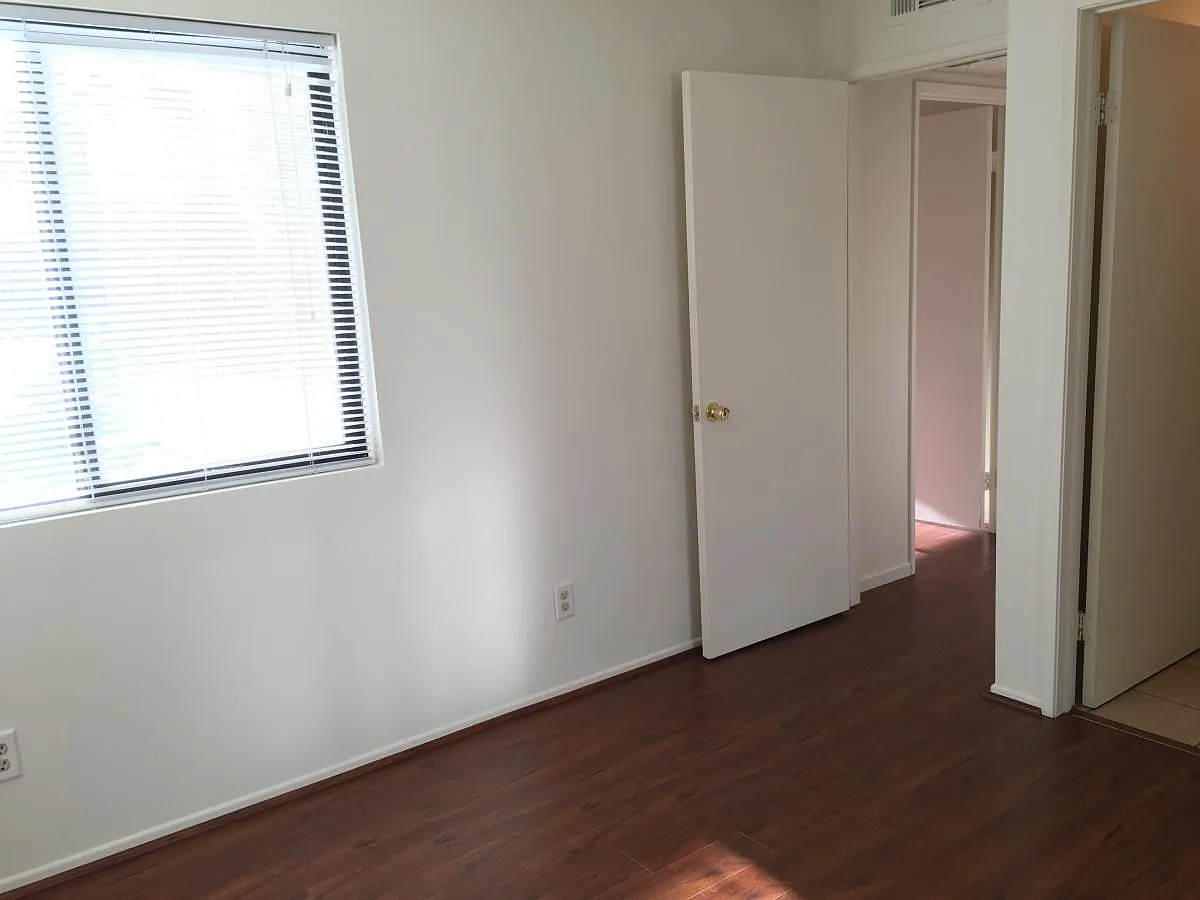8327 Vineyard Avenue — Photo 2