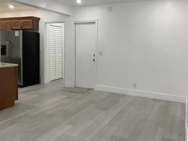 4005 NW 76th Ave — Photo 15