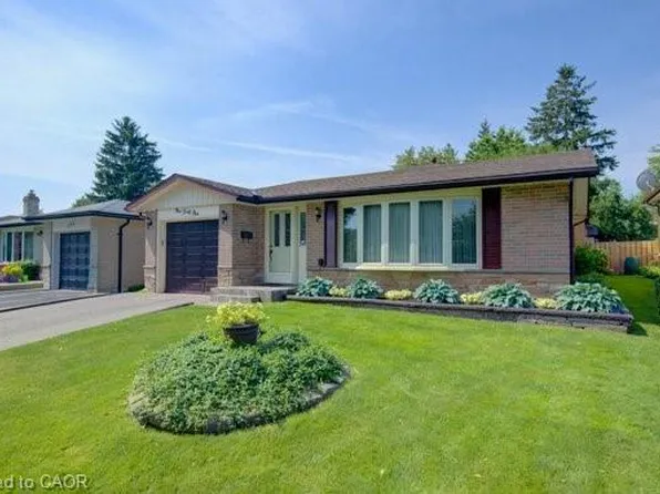 141 Hazelglen Dr, Kitchener, ON N2M 2E6