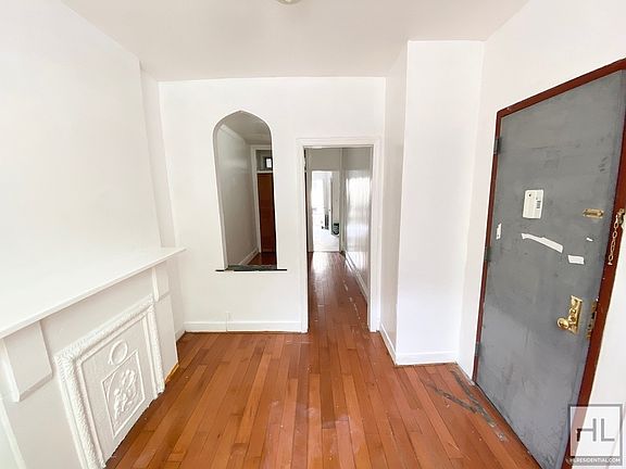 3rd image of 95 Clay St APT 1L