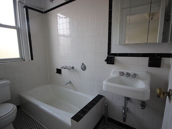 5th image of 29 5th Ave APT 7E
