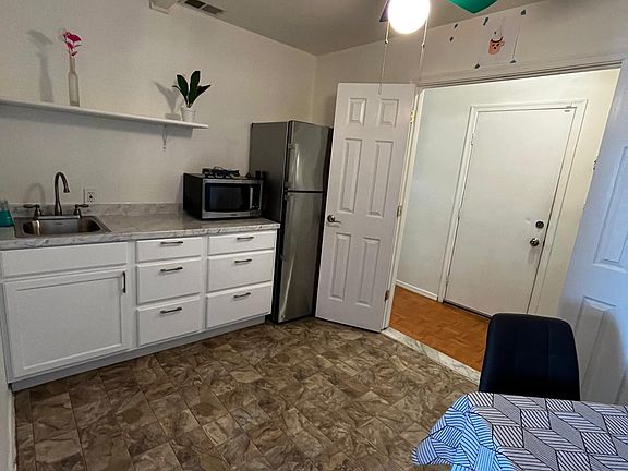 4th image of 212 Crabb Ave
