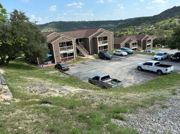 Village Oaks Apartments