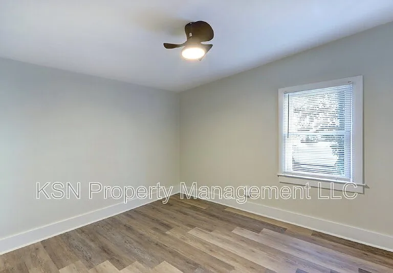 543 E Harris St — Photo 4