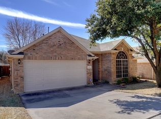 402 Flint Ct, Euless, TX 76040