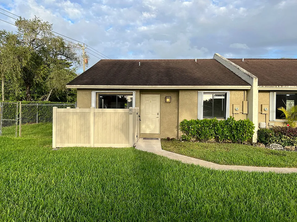 10267 Boca Bnd W #G1