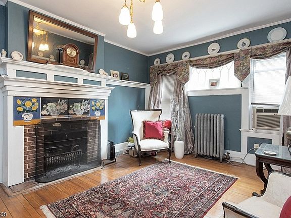 4th image of 15-17 Hawthorne Pl #1