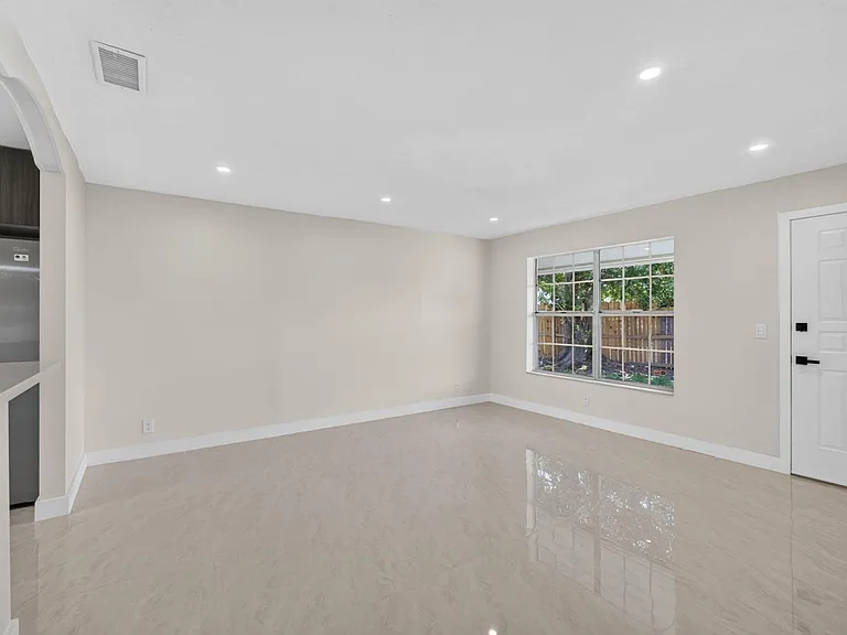 3943 Roan Ct W — Photo 7