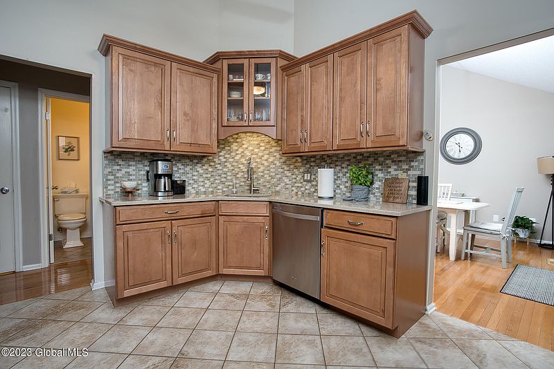 2nd image of 23 Ridgefield Drive