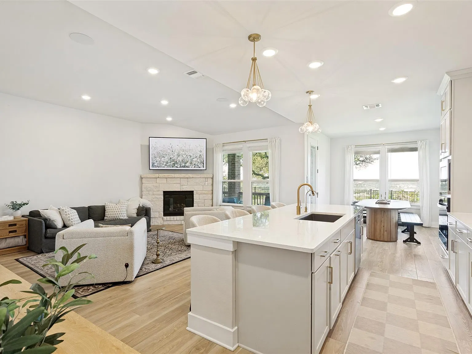 5 bed, 4.0 bath, 3038 sqft, $5,500 — Photo 2