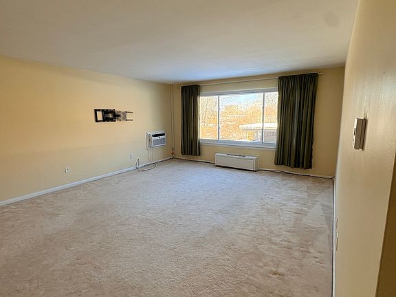 4th image of 57 Westridge Rd Unit B9