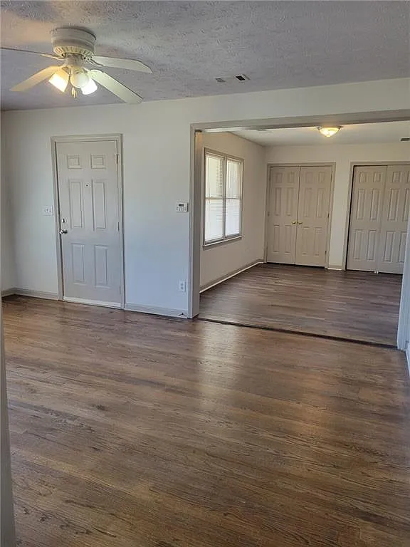2 bed, 1.0 bath, $1,600 — Photo 4