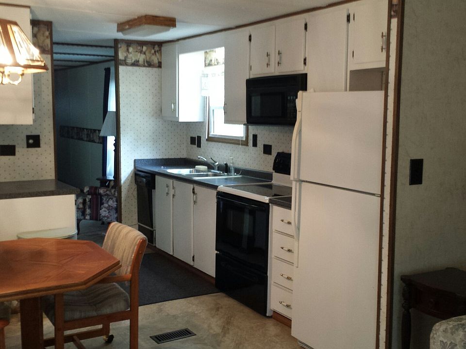 2nd image of 750 Richmond Trl