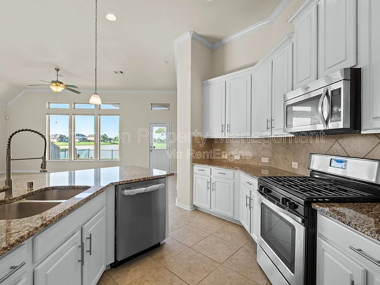 9430 Harmony Lake Ln — Photo 13