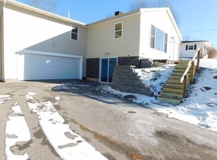 24 Broadlawn Dr, Brewer, ME 04412