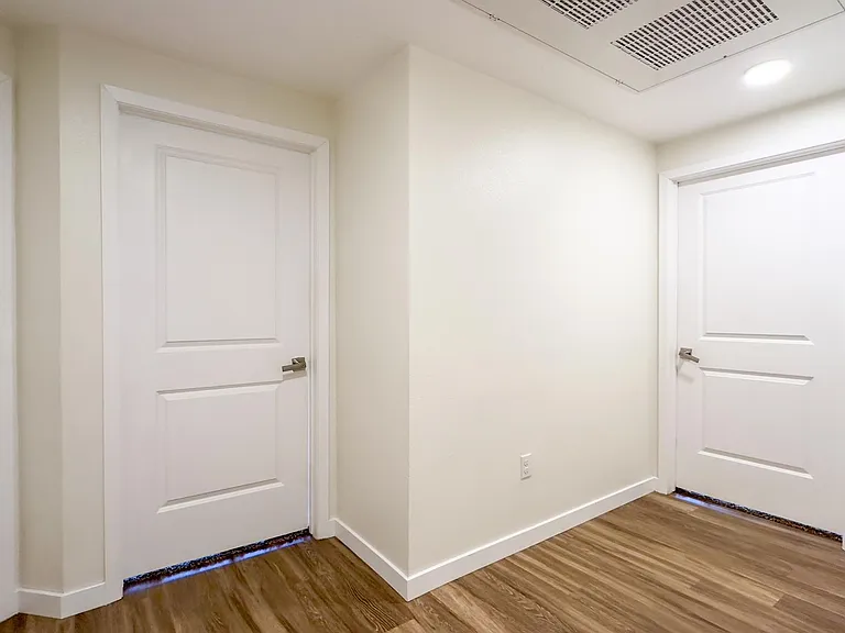 La Perla Apartments — Photo 22