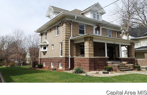 3rd image of 1092 N Prairie St
