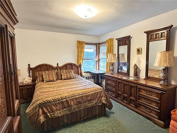 3rd image of 148 Radcliff Rd