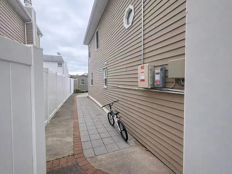 1168 Rockland Ave #2 — Photo 10