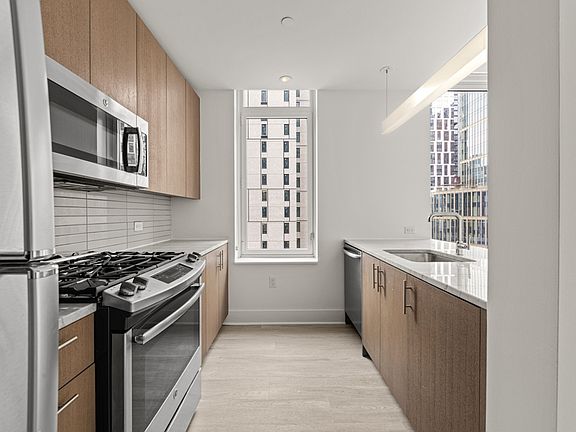 2nd image of 86 Fleet Pl APT 10E