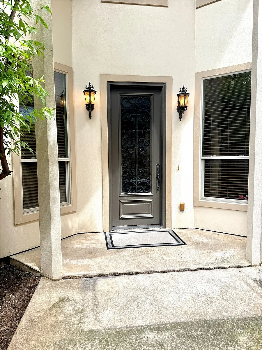 Secured walkway to front door and backyard - 3718 W Beverly Dr