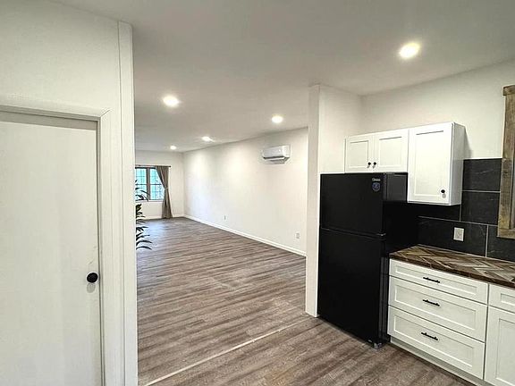 4th image of 126 Vaux Ave