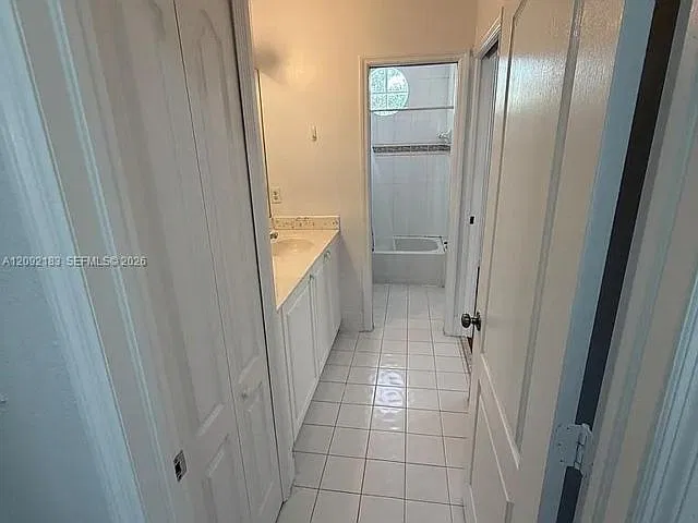 3 bed, 2.5 bath, 2226 sqft, $4,350 — Photo 3