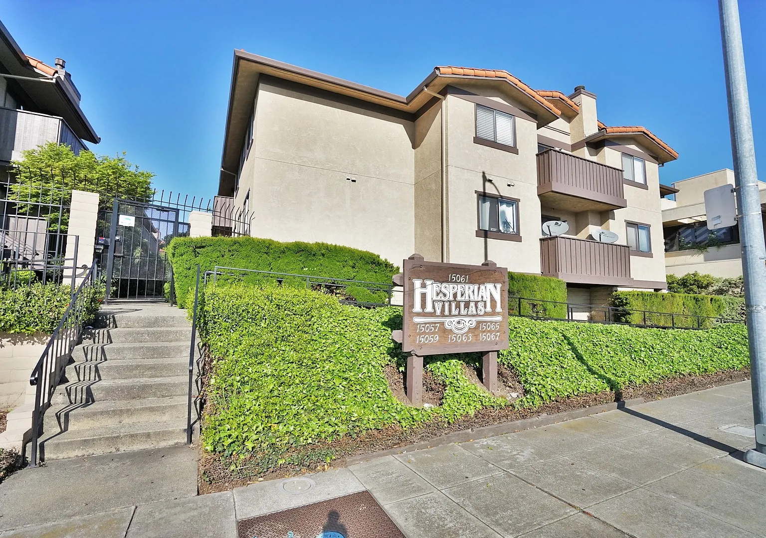 Renovated 2 Bedroom 1 Bath Condo w/ Balcony! -- Available Now — Photo 1
