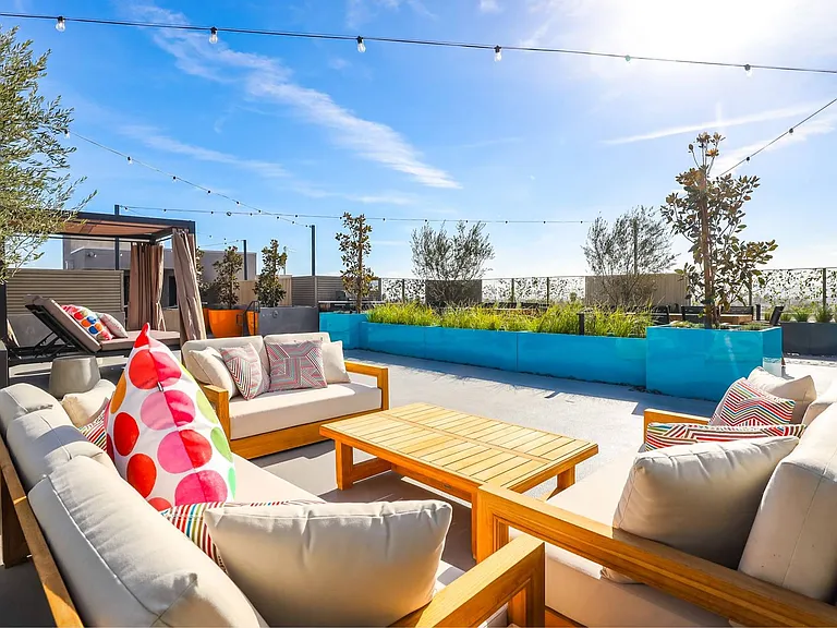 MODERNO Axis Luxury Living — Photo 29