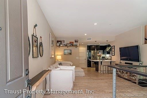 3rd image of 1056 Pearl St Unit 15