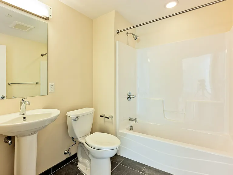 7-9 Cameron Ave #301 — Photo 5