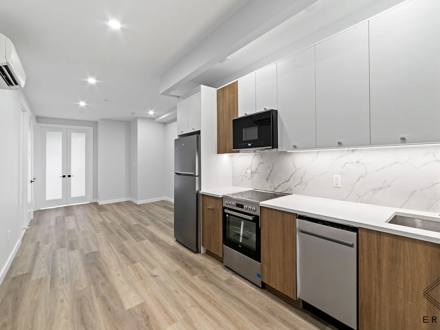 2913 Snyder Avenue — Photo 2