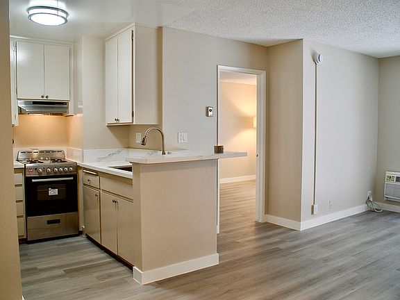 4th image of 256 S La Fayette Park Pl APT 308