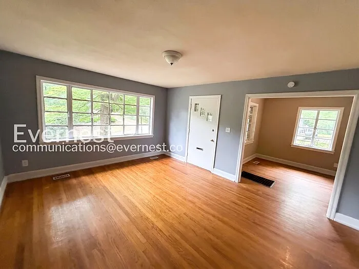 848 Vanderbilt St — Photo 5