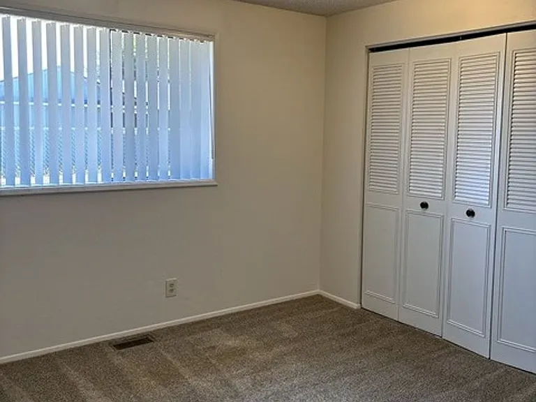 966 Royalty Dr NE — Photo 12