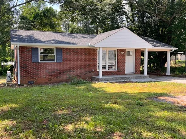 157 Burnt Tanyard Rd, West Union, SC 29696