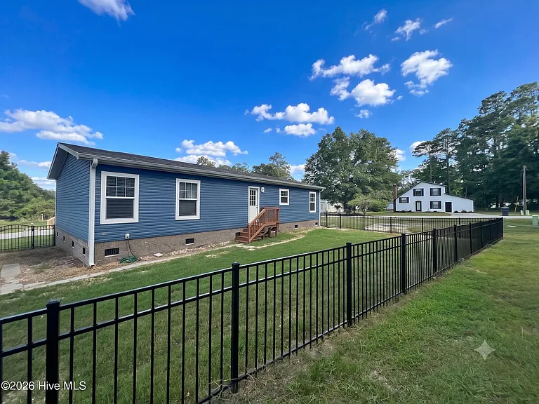1296 Riverview Dr — Photo 2