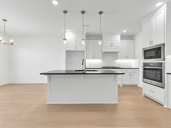4th image of 7014 SW Orange Ave