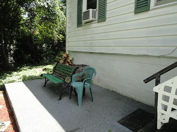 2nd image of 924 S Main St