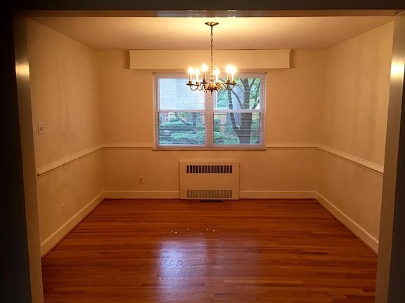 3rd image of 7713 N Shirland Ave