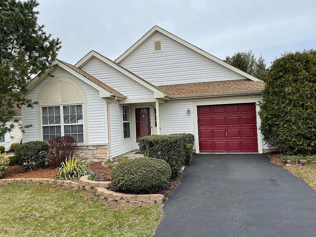 2737 Rockport Ln photo 1