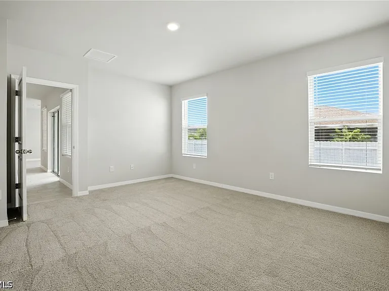 2465 NW 9th St — Photo 17